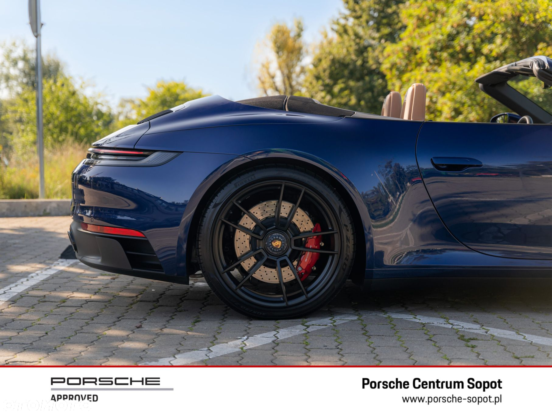 Porsche 911 Carrera GTS Cabrio - 11