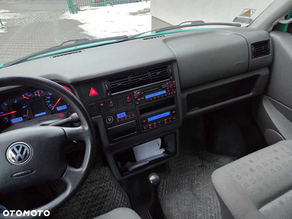 Volkswagen Caravelle - 5