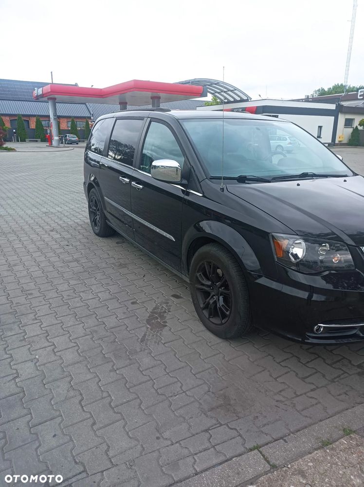 Chrysler Town & Country - 2