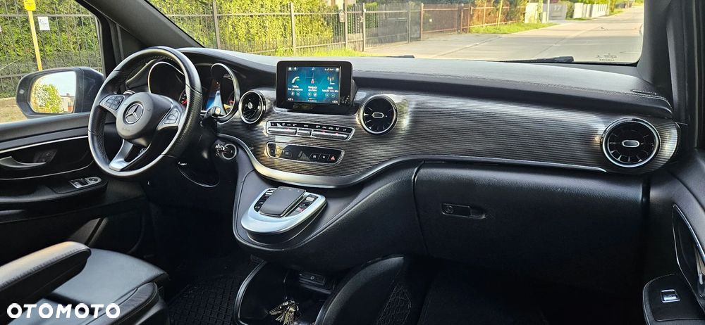 Mercedes-Benz Klasa V 220 d Avantgarde 9G-Tronic - 32