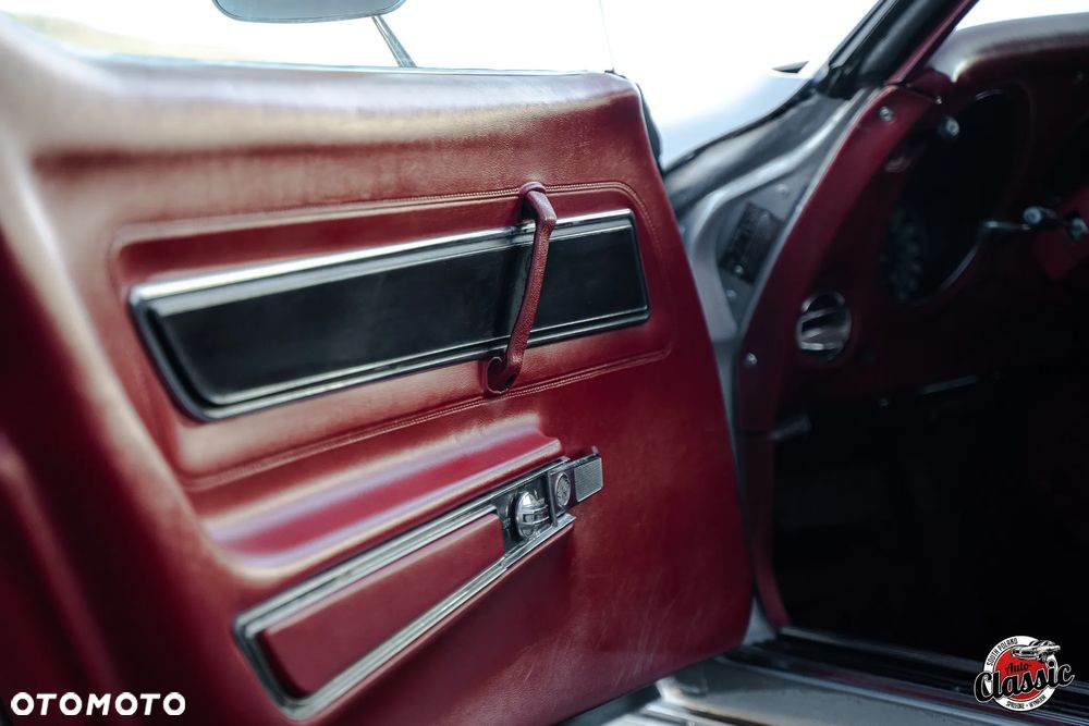 Chevrolet Corvette - 14