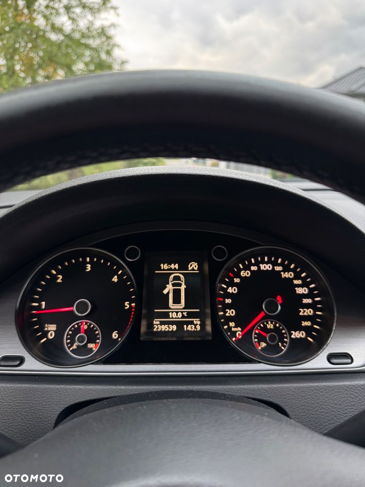Volkswagen Passat Variant 1.6 TDI DPF BlueMotion Technology Comfortline - 29