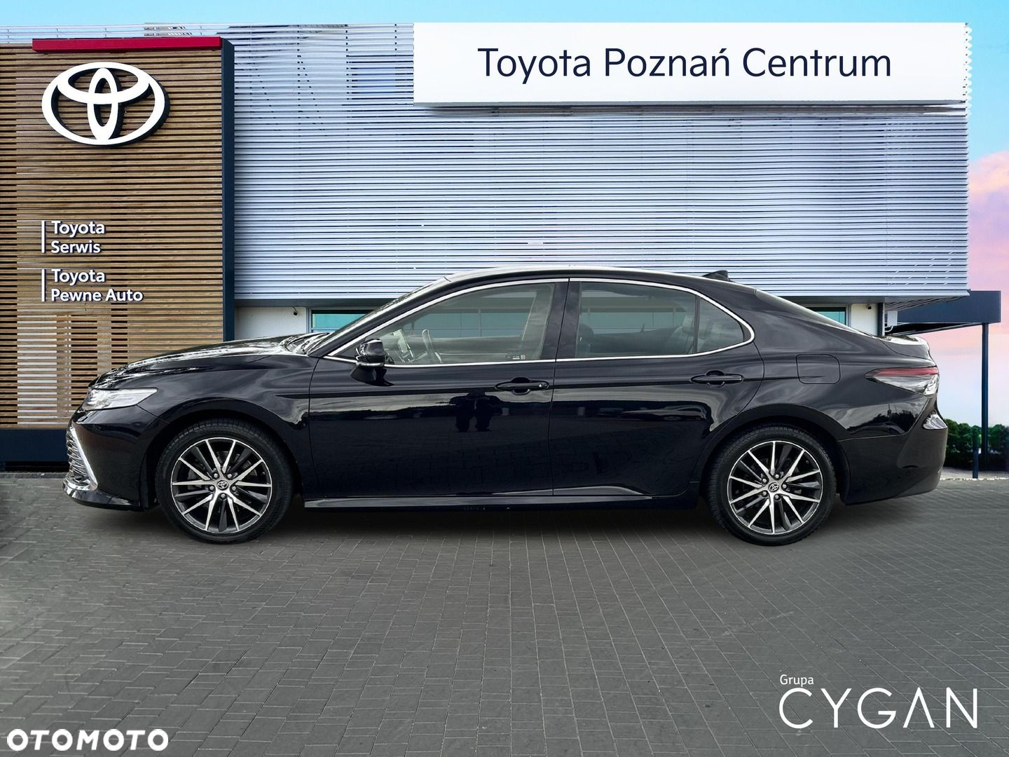 Toyota Camry 2.5 Hybrid Executive CVT - 2