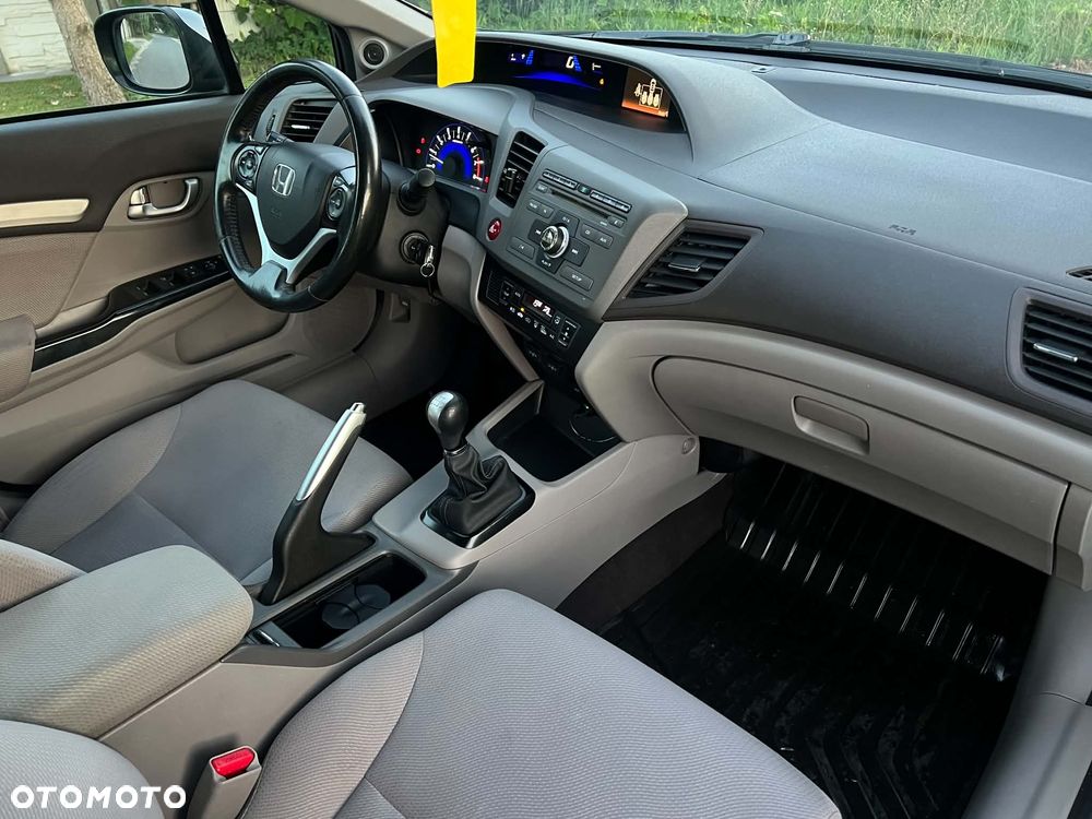 Honda Civic 1.8 Executive - 12