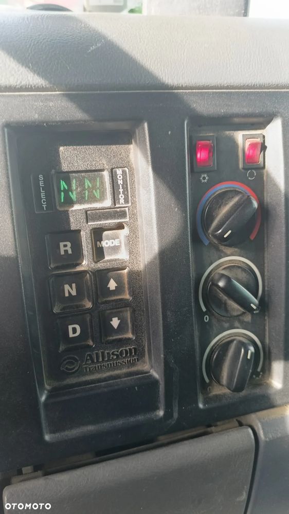 Mercedes-Benz ECONIC 2633 - 11