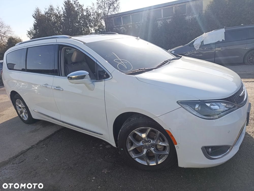 Chrysler Pacifica - 2