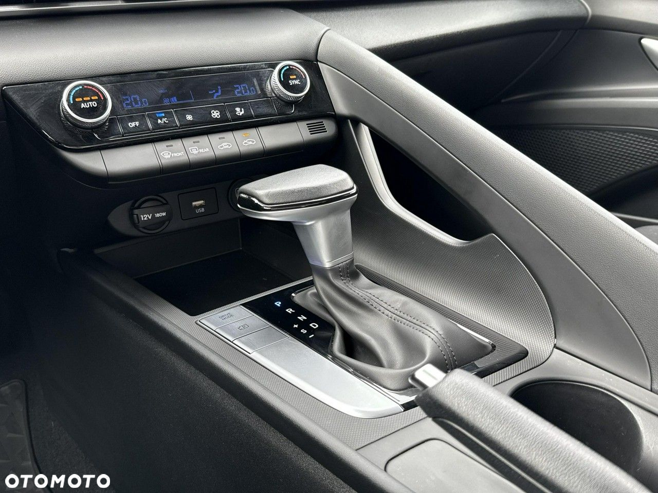 Hyundai Elantra 1.6 Modern CVT - 20