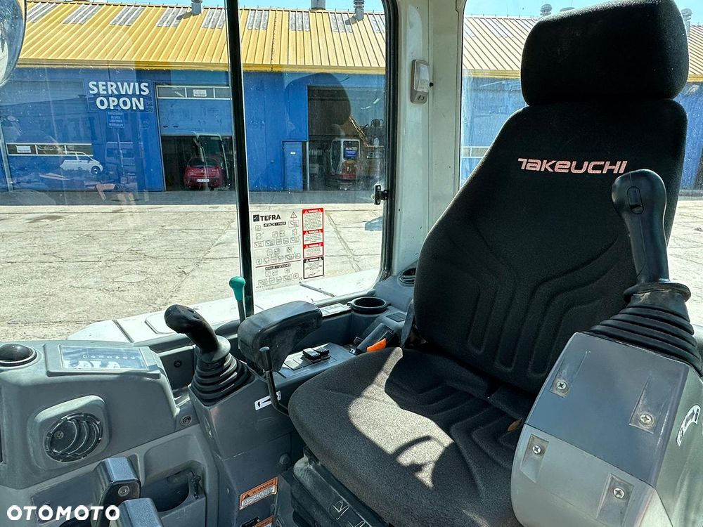 Takeuchi TB250 - 7