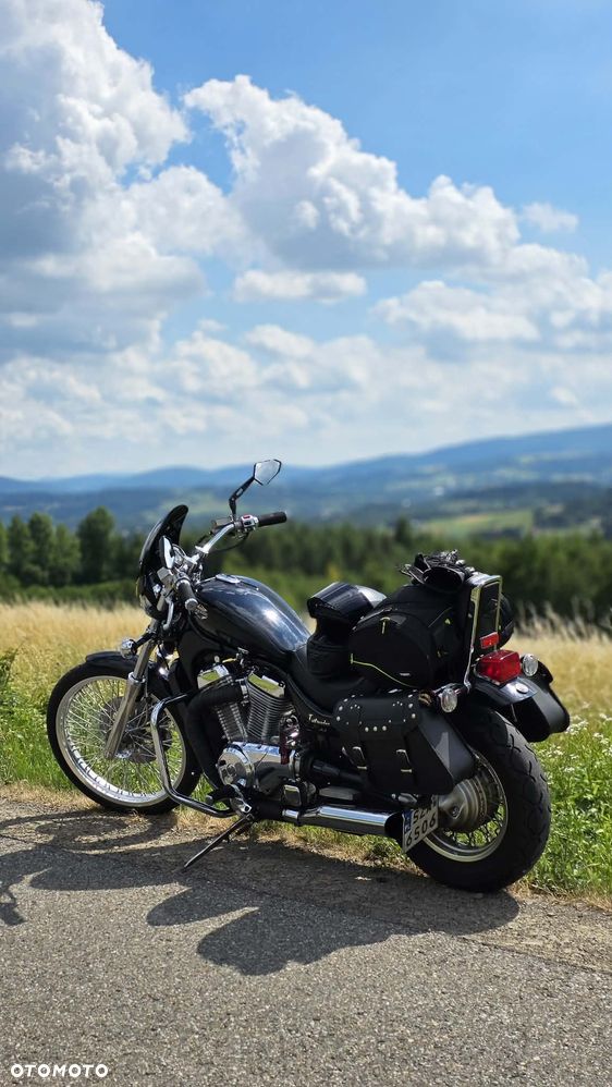 Suzuki Intruder - 1