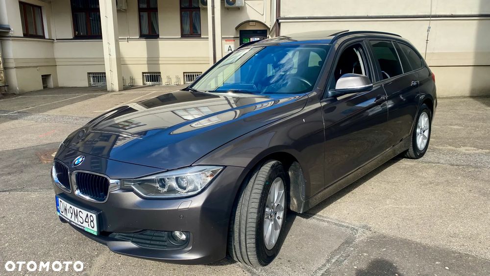 BMW Seria 3 318d xDrive - 5