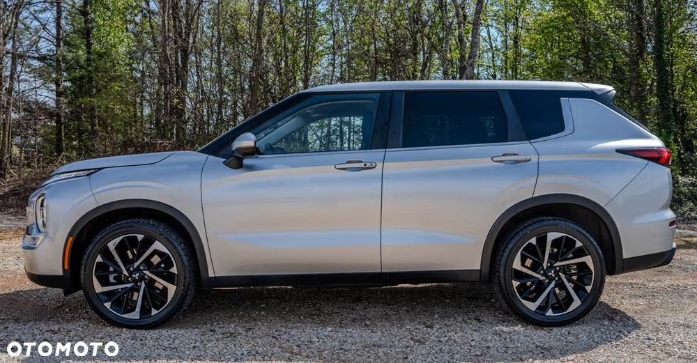 Mitsubishi Outlander - 3