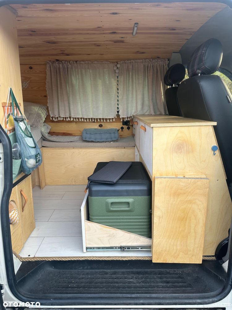 Volkswagen Transporter T5 TDI L1H1 - 6