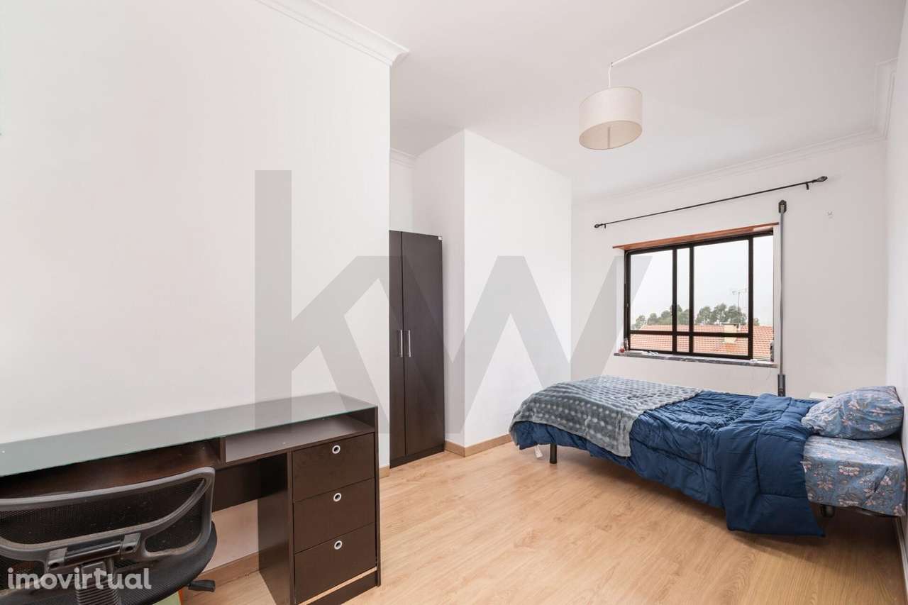 Apartamento T8 em Dúplex com garagem e duas entradas independentes | R - Grande imagem: 4/35