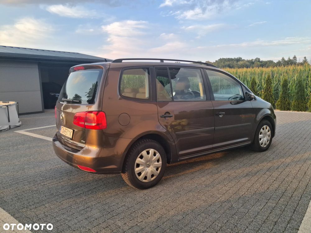 Volkswagen Touran - 8