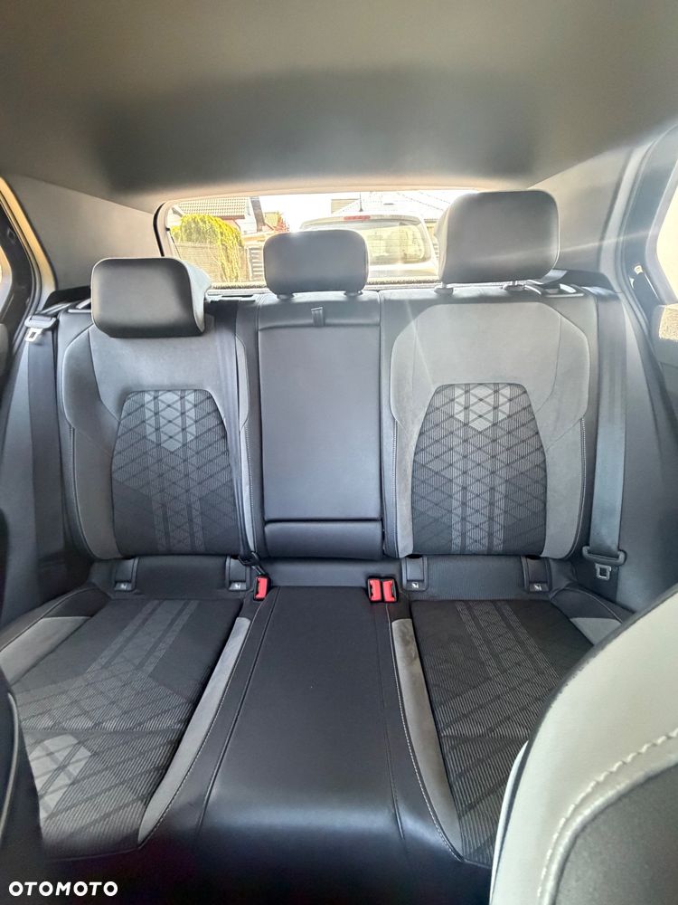 Volkswagen Golf 2.0 TDI R-Line DSG - 2