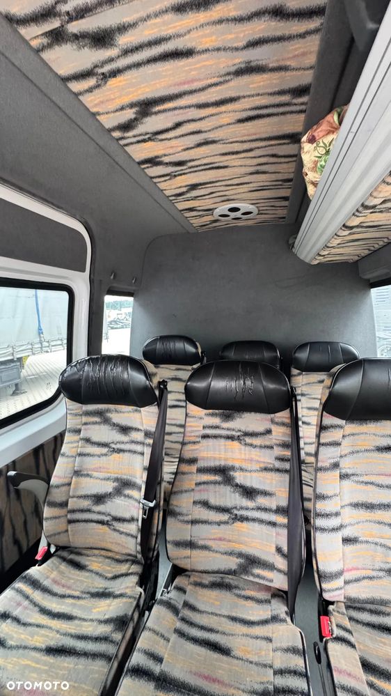 Mercedes-Benz Sprinter - 9