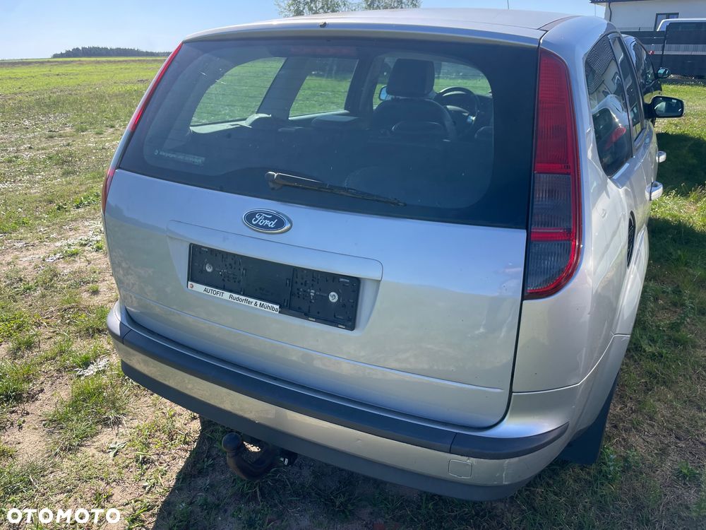 Ford Focus 1.6 Ghia - 2