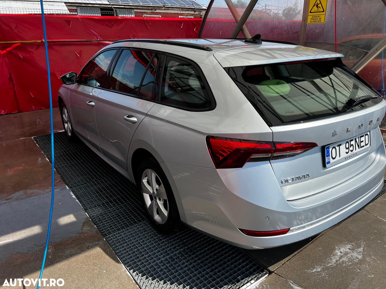 Skoda Octavia Combi 2.0 TDI DSG Ambition - 4