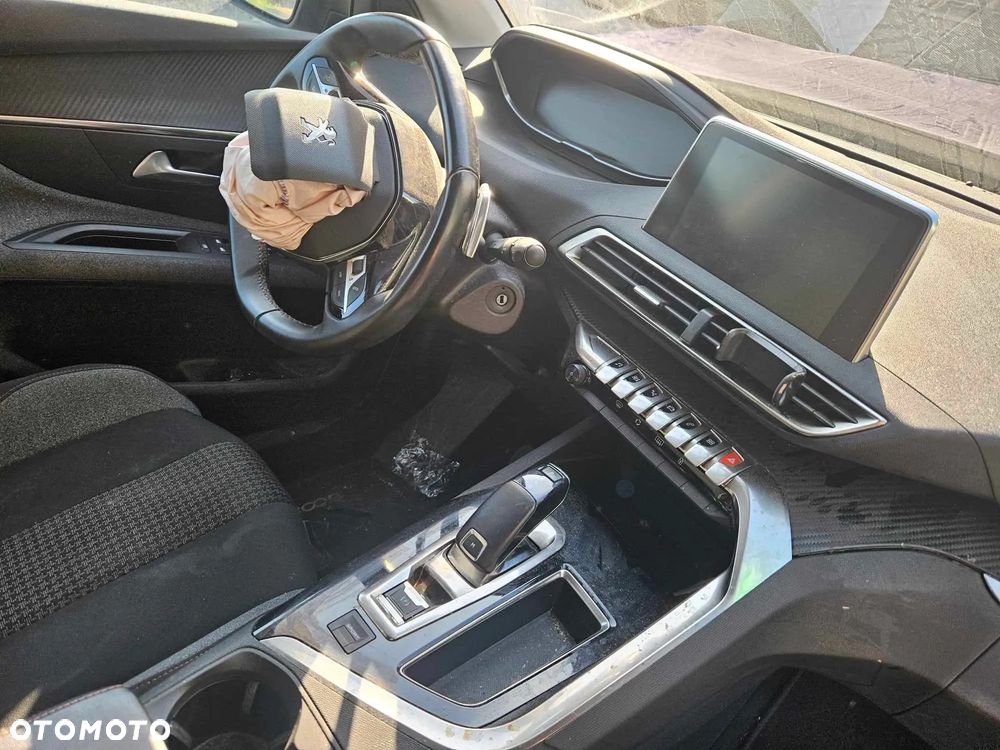Peugeot 3008 1.2 PureTech Active S&S EAT8 - 4