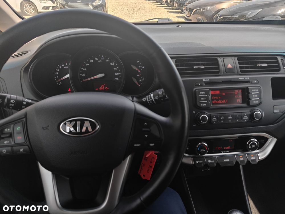 Kia Rio 1.2 Dream Team Edition - 11