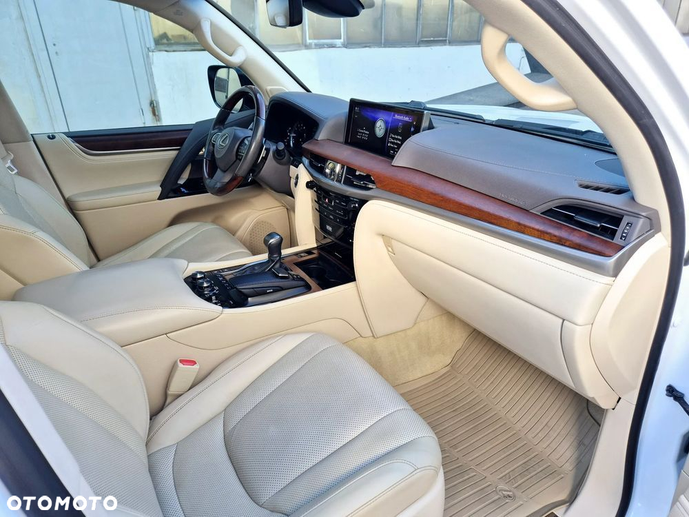 Lexus LX 570 Omotenashi - 22