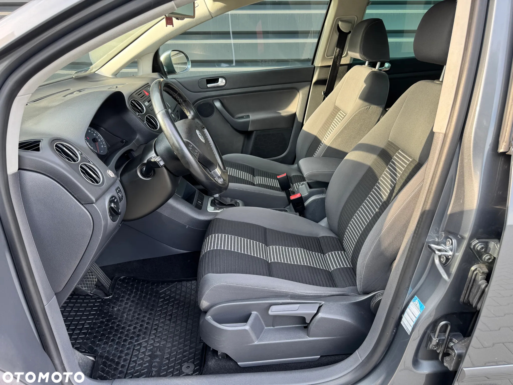 Volkswagen Golf 1.9 TDI DSG United - 15