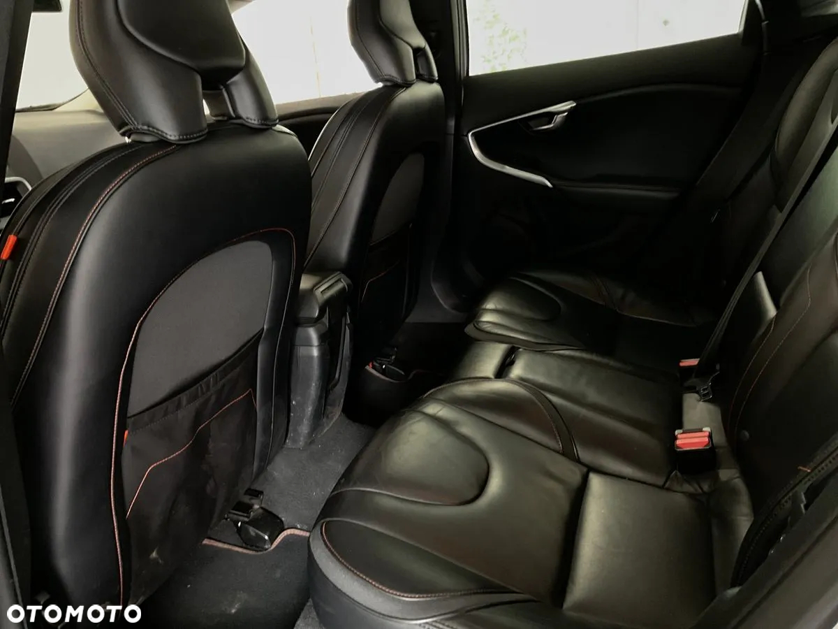 Volvo V40 Cross Country - 16