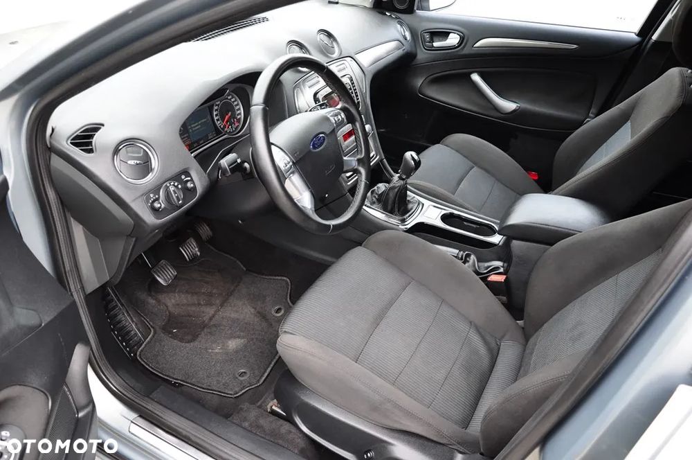 Ford Mondeo 2.0 FF Titanium - 29