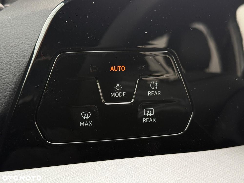 Volkswagen Golf - 24