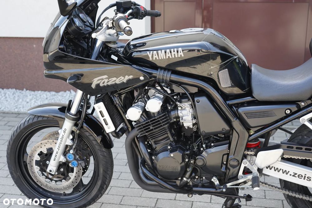 Yamaha FZS - 26