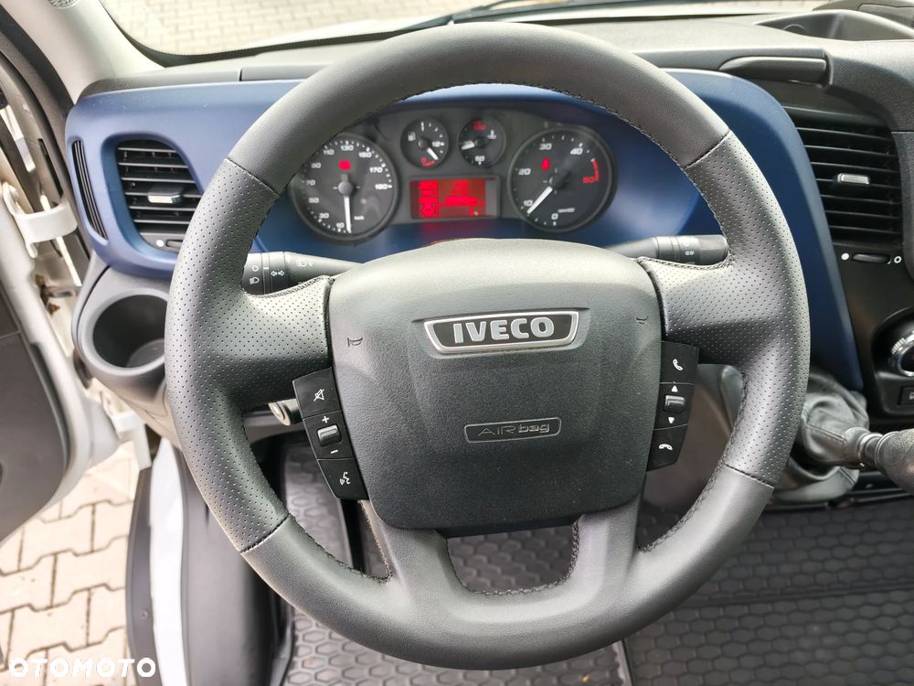 Iveco DAILY 3.0d 150KM** WINDA BAR 1000kg+UDT do 09.29r + STEROWANIE BEZPRZEWODOWE** Kontener 8-EuroPalet dł 425cm ** POLSKI SALON** 233 tyś KM** DMC do 3.5T kat.B** - 14