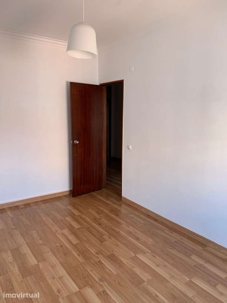 Apartamento T2 centro da Cova da Piedade - Grande imagem: 2/16