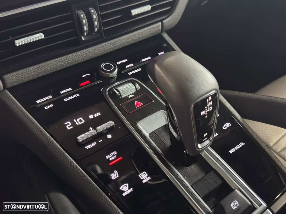 Porsche Cayenne E-Hybrid Platinum Edition - 44