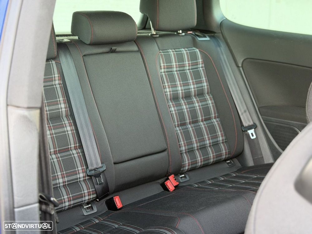 VW Golf 2.0 GTI DSG - 23