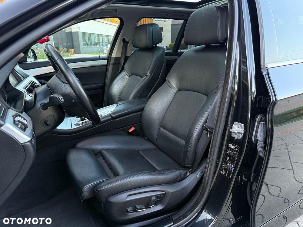 BMW Seria 5 525d Touring Modern Line - 12