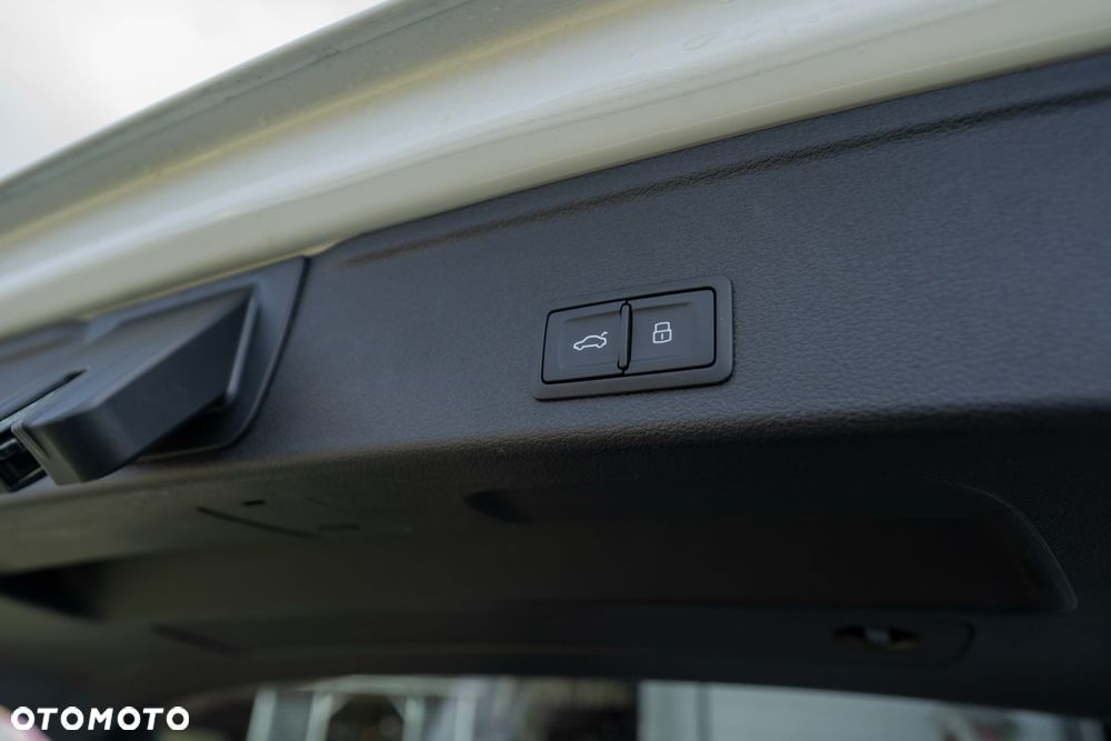 Audi A4 Avant 40 TDI S tronic S line - 16