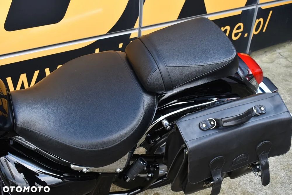 Suzuki Intruder - 12