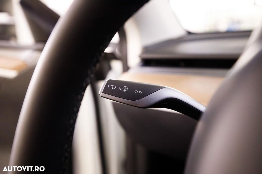 Tesla Model Y Long Range Dual Motor AWD - 21