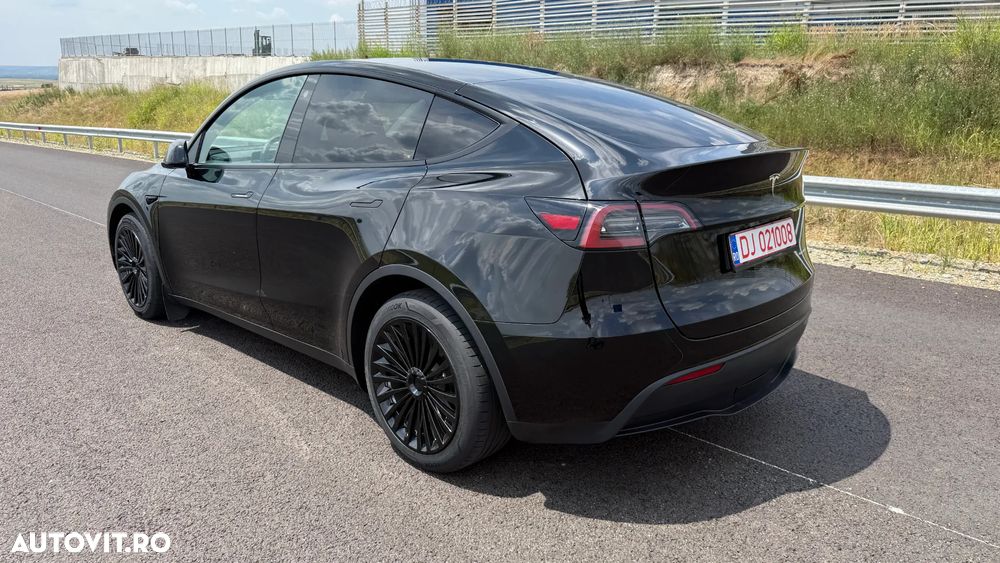 Tesla Model Y - 14