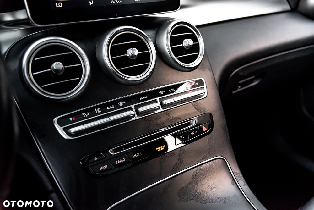 Mercedes-Benz GLC 250 4Matic 9G-TRONIC AMG Line - 39