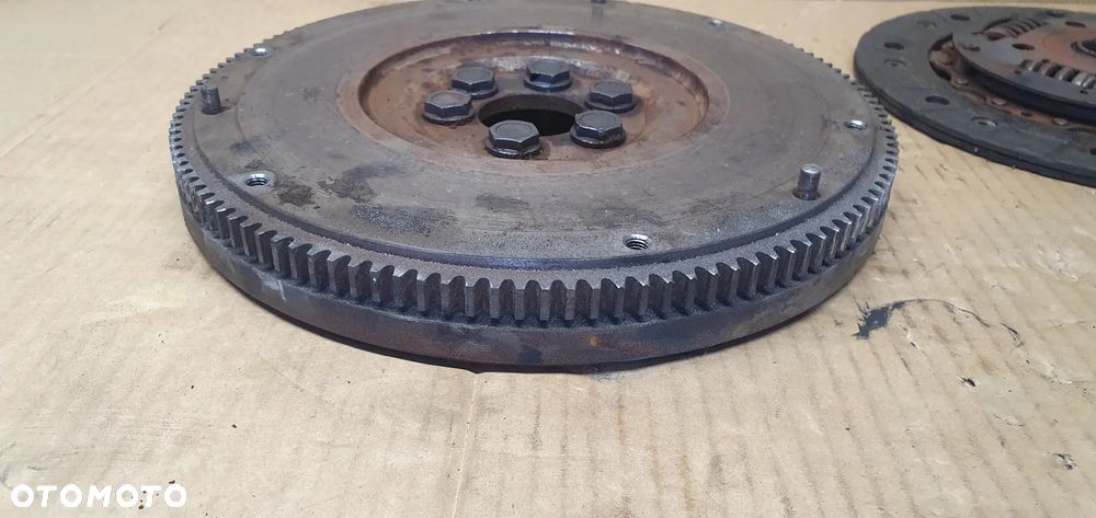 Sprzęgło koło zamachowe sztywne jednomasowe VW Golf V 2.0 SDI 038105273F - 3