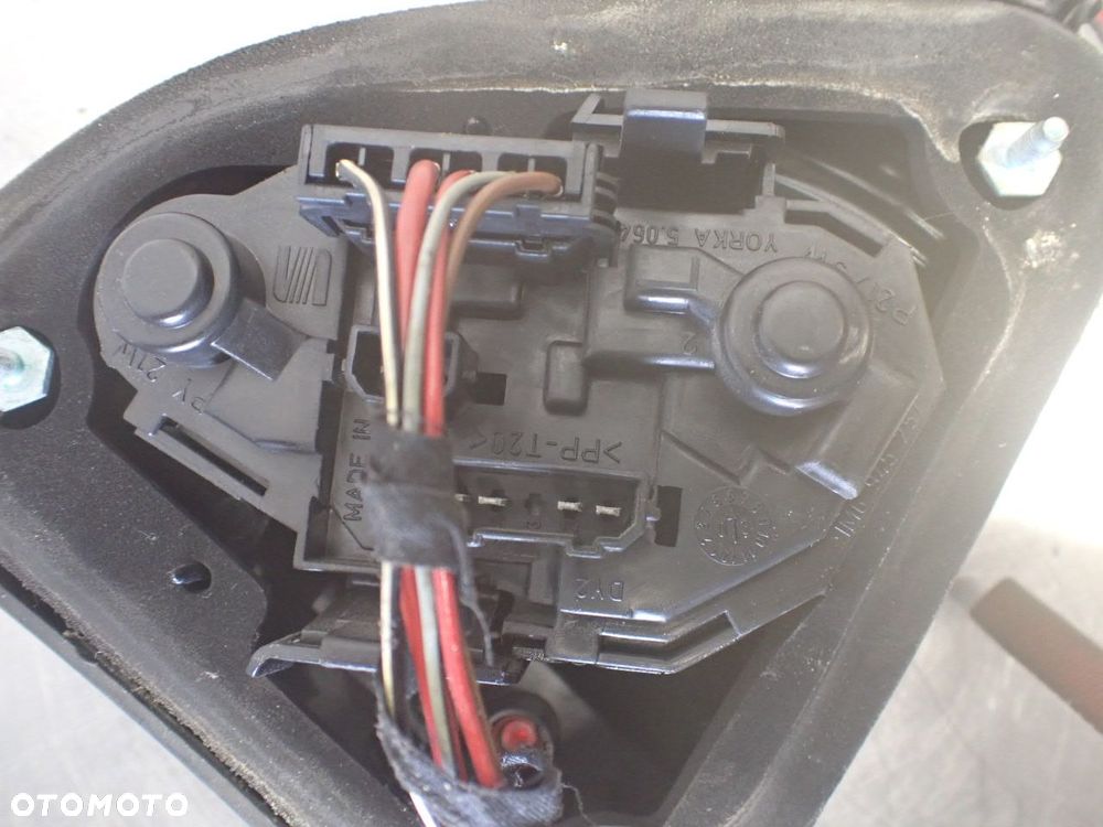 LAMPA LEWA TYLNA SEAT LEON 1.6 - 5