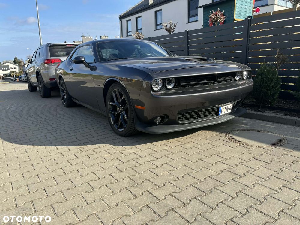 Dodge Challenger - 1