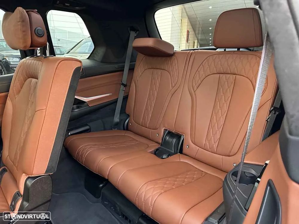 BMW X7 M M60i - 48
