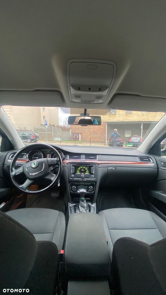 Skoda Superb 2.0 TDI DSG FAMILY - 17