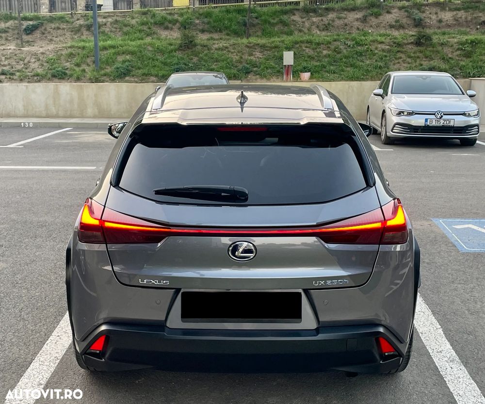 Lexus UX - 10