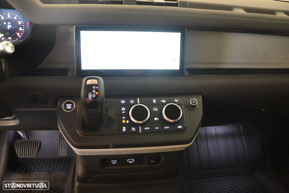 Land Rover Defender 2.0 P400e 110 AWD SE - 29
