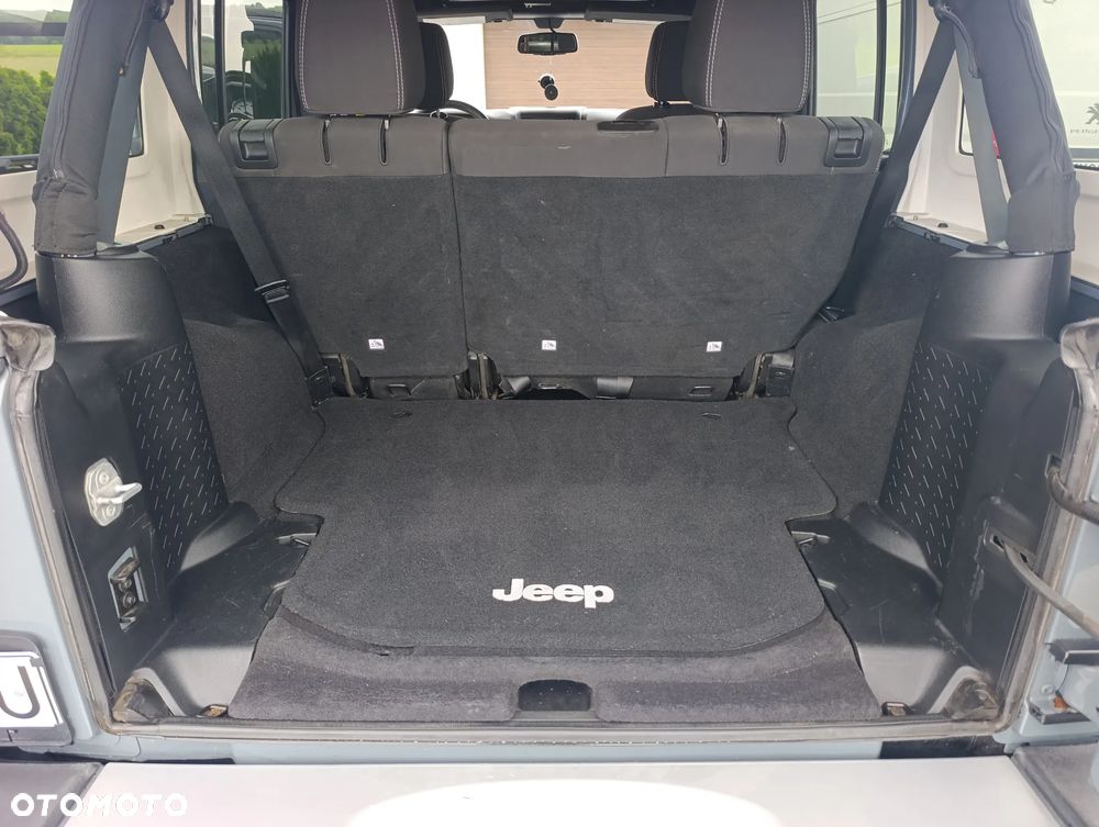 Jeep Wrangler 3.6 Unlim Sahara - 14