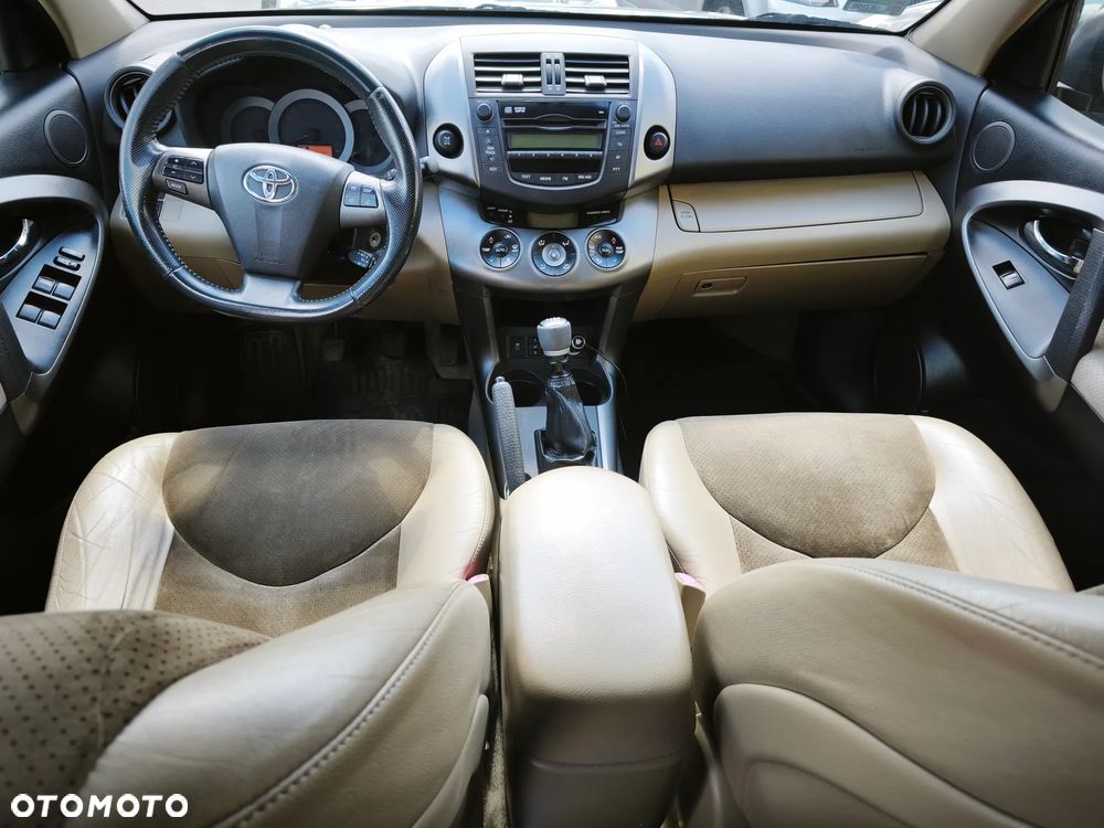 Toyota RAV4 2.2 D-4D Prestige - 27