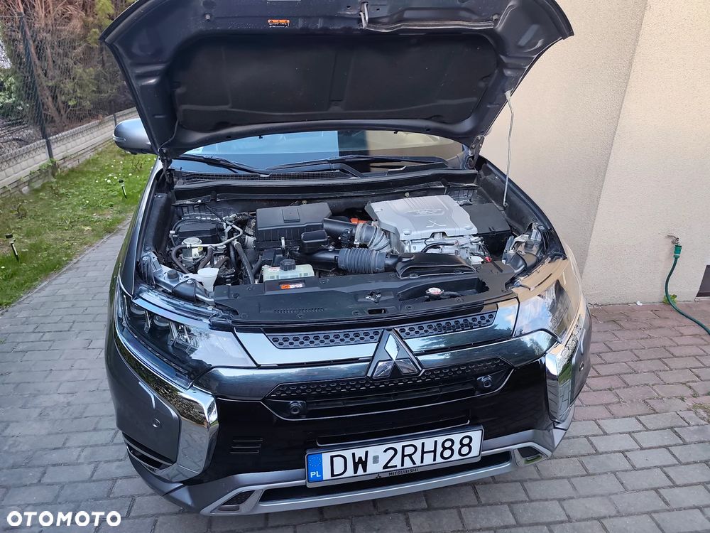 Mitsubishi Outlander - 1